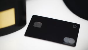 Revolut lansează cardul placat cu aur de 24 de carate, în ediție limitată