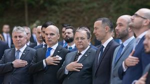 Rareș Bogdan respinge acuzațiile lui Marcel Ciolacu despre o presupusă strategie a PNL: E ciudat e că cineva a dorit să creeze tensiune în coaliție. Nici pe departe la întâlnirea noastră nu s-a discutat despre o acțiune de atac la lideri ai PSD