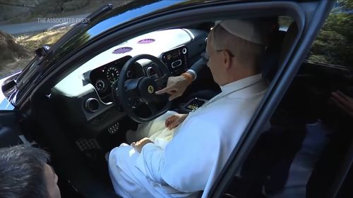 VIDEO | Papa Leon a testat Luce, primul Ferrari electric din istorie