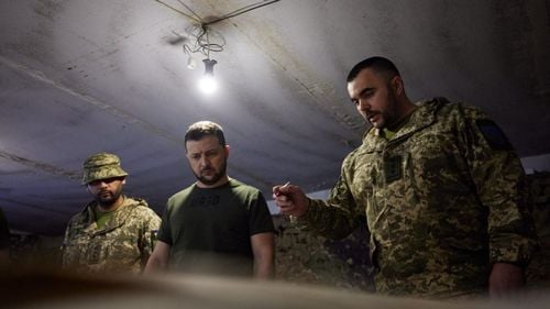 LIVE Ziua 133 de război. Kievul acuză Rusia de dezinformare după afirmațiile Moscovei privind distrugerea sistemelor de rachete americane HIMARS / Ucraina anunță că a respins un atac rusesc în Donbas și susține că forțele sale „au provocat pierderi semnificative inamicului”/  Zelenski cere conducerii militare a Ucrainei să nu ia decizii fără aprobarea sa