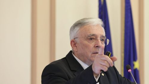 BNR menține rata dobânzii-cheie și facilitează apariția de lichiditate prin scăderea rezervelor minime obligatorii pentru bănci. Banca Centrală avertizează că ”revenirea peste așteptări” a economiei se va întrerupe din cauza noilor restricții