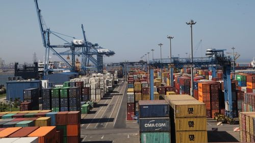 Guvernul ar urma să aprobe joi extinderea regimului de zonă liberă în portul Constanţa-zona Midia