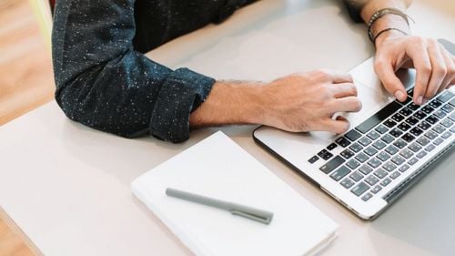 Președintele ASF anunță că va cere modificarea legislației pentru a facilita investițiile online. Care sunt principalele schimbări propuse