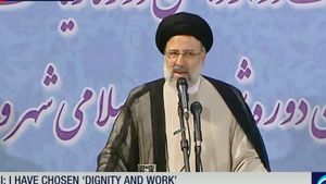 Iranienii şi-au ales un nou preşedinte din primul tur al scrutinului prezidenţial. Informația a fost transmisă chiar de președintele în exercițiu, Hassan Rouhani