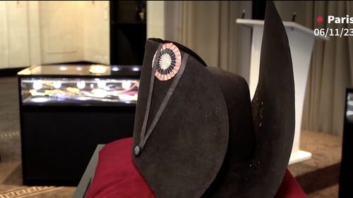 O pălărie a lui Napoleon Bonaparte a fost vândută la o licitație cu 1,932 milioane de euro