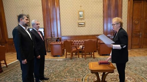 Senatoarea USR, Florina Presadă, îi cere din nou Avocatului poporului să atace la CCR ordonanța de urgență privind Codul administrativ: De ce nu vreţi un control pe o lege care include prevederi neconstituţionale, precum pensiile speciale ale primarilor?