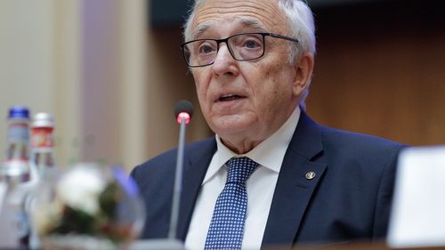 Mugur Isărescu: Am reușit să temperăm inflația fără să introducem economia în recesiune. Vom avea și în acest an creștere economică / Despre impozitare progresivă: Ajustarea fiscală trebuie făcută, este esențială. Toată lumea să plătească aceleași impozite / Atenționare pentru cei care „se reped să ia credite în valută”