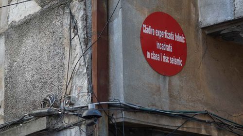 Nicuşor Dan: Dacă vine un cutremur, o să fie rău. Adică sunt aceleaşi clădiri care au trecut şi prin cutremurul din 1977 / Teoretic, blocurile noi respectă toate cerinţele. Practic, n-am încredere