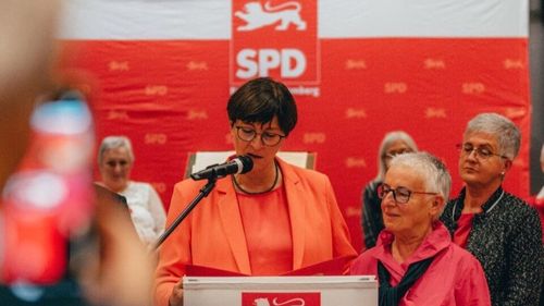 Germania: Social-democrații ar vrea să evite livrarea unor avioane de luptă Ucrainei - „Factorul decisiv este că Germania şi NATO nu sunt parte în acest război. În acelaşi timp, este important să arătăm clar preşedintelui Putin, prin toate deciziile, că respingem agresiunea rusă”