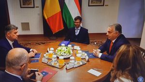 Ciolacu afirmă că a discutat din nou la telefon cu Trump, împreună cu premierul Ungariei, Viktor Orban: Contextul a fost de securitate, faptul că discută cu alţi lideri europeni această criză de securitate, eu l-aş fi votat cu două mâini
