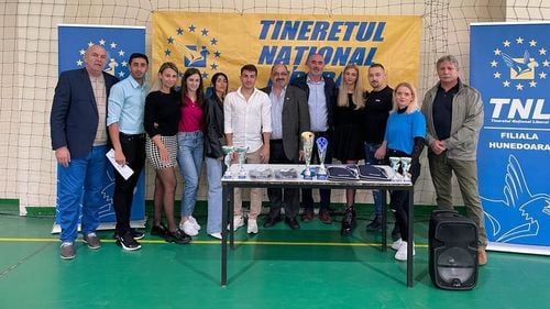 Directoarea colegiului național din Hunedoara unde PNL a organizat un eveniment politic, lucru interzis de lege, a fost demisă