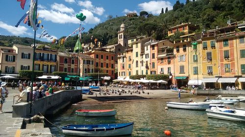 Amenzi pentru selfie-uri și interdicții pentru prosoape / Cele mai ciudate măsuri de reprimare a comportamentului turiștilor în 2023