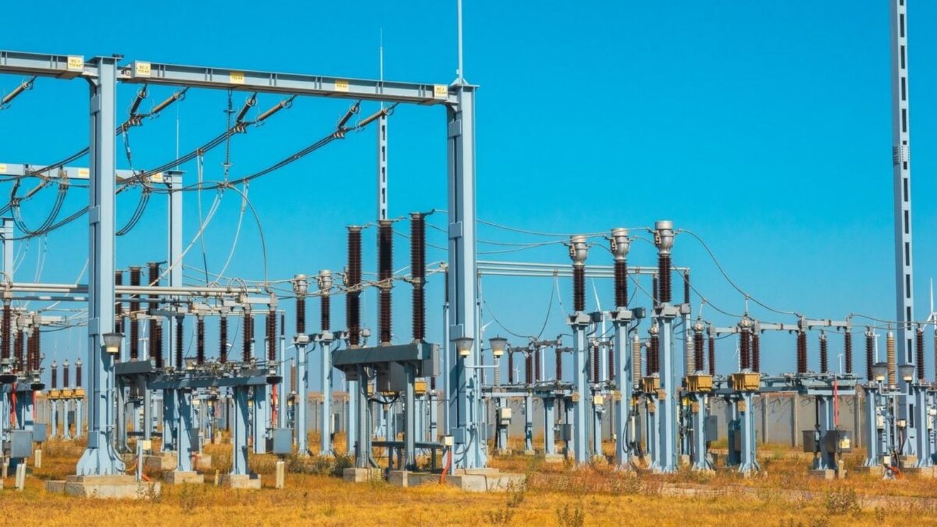 Amenzi de 2,2 milioane de lei pentru distribuitorii de energie electrică și gaze, pentru întârzieri la racordare / Companiile au avertizat că nu fac față cererilor, după ce conectarea la rețea a devenit gratuită