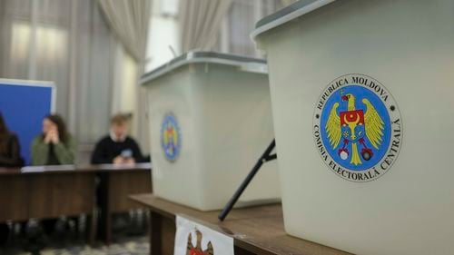 Partidul Alianţa pentru Unitatea Românilor din Republica Moldova, înregistrat oficial în cursa electorală la alegerile parlamentare din 28 septembrie