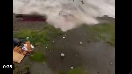 Super-taifunul Fung-wong, cea mai puternică furtună care loveşte Filipine în acest an: doi morţi, peste un milion de persoane evacuate şi rafale de până la 230 km/h