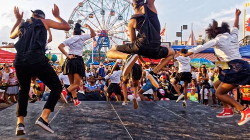 Celebra Wonder Wheel din Coney Island se va învârti pentru prima dată în ultima sută de ani fără pasageri pe parcursul întregului sezon estival / Roata a fost proiectată  un imigrant din Transilvania