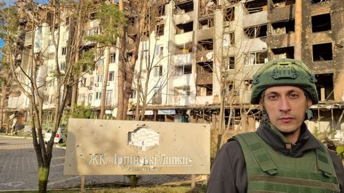 Europarlamentarul USR Vlad Gheorghe, mărturii cutremurătoare din Bucha și Irpin, orașe distruse de ruși: „Vezi jucării însângerate pe caldarâm, bucăți de membre umane dezgropate în gropi comune. Mirosul este unul pregnant de ars și totul în jur îți dă fiori”