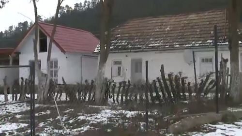 Bărbat arestat pentru sclavie, în Mureș. Primarul, în apărarea agresorului: I-a lăsat să stea în spațiul său, nu-i fermier să-i plătească