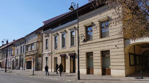 SURSE Mai mulți funcționari publici din Primăria Bistrița, vizați de percheziții într-o anchetă privind emiterea autorizațiilor pentru construcții