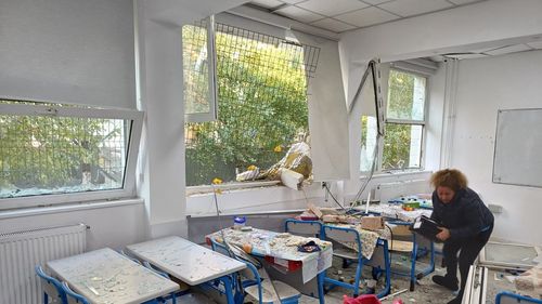 Forța exploziei de la blocul din Rahova a fost atât de mare încât a afectat un stâlp al Liceului Bolintineanu din apropiere. Liceul va fi închis