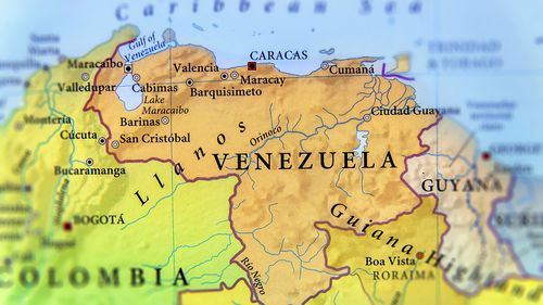 Venezuela legiferează o reformă petrolieră care permite mai multe investiții străine / Statele Unite elimină o parte din sancţiuni
