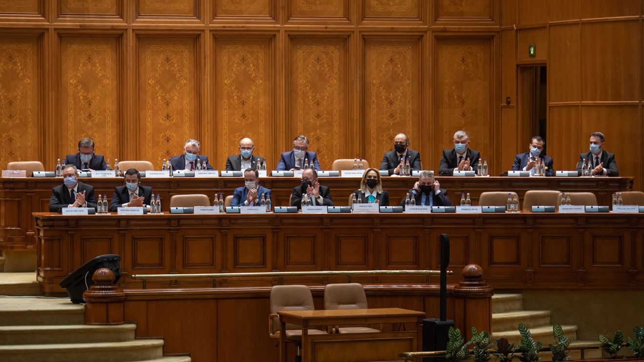 Premierul Ciucă anunță ce începe internshipul la Guvern: Tinerii au la dispoziție 150 de locuri, dar numărul ar putea fi suplimentat dacă cererea este mare