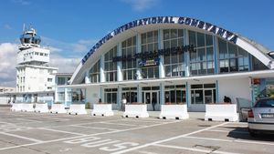 Turismul de pe litoral, blocat la sol: Aeroportul Internațional „Mihail Kogălniceanu”, nu are legături interne / Directorul aeroportului: ”Brașovul a ajuns la pasagerul cu numărul 500.000. Noi nu am făcut niciun fel de demers”