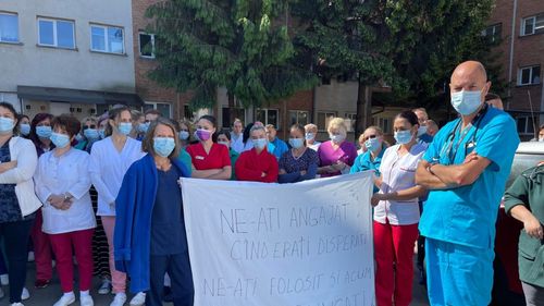 PSD Alba: Situaţia angajaţilor spitalului din Aiud cărora le expiră contractul ar fi putut fi soluţionată de Primărie şi manager / Rafila: Ministerul Sănătăţii a creat cadrul legal pentru ca personalul medical angajat în pandemie să fie păstrat în sistem