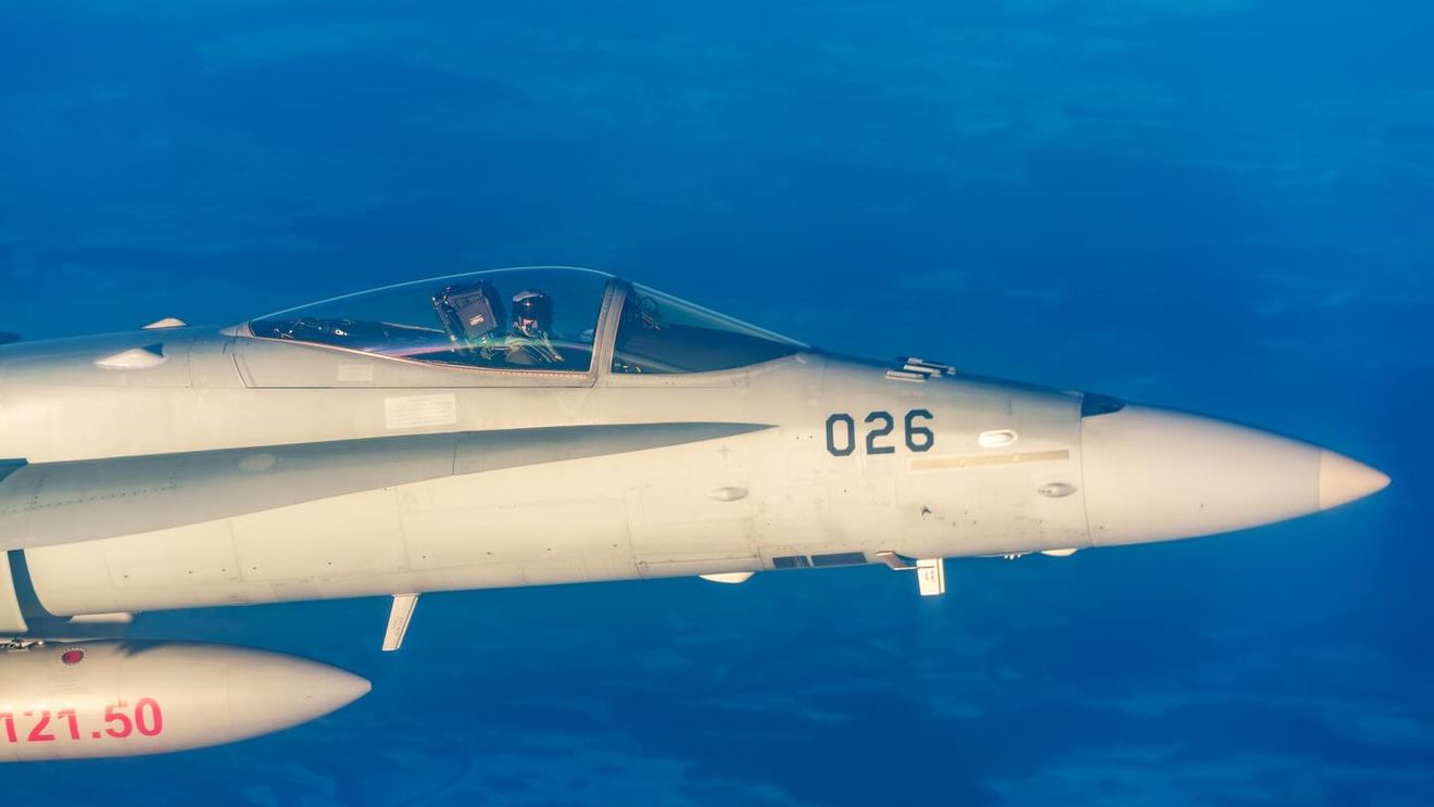 Președintele Nicușor Dan publică înregistrarea dintre piloții români și cei elvețieni, care au escortat aeronava Spartan: ”Acest gest a reprezentat un semn de recunoștință” / Jurnalistul Patrick André de Hillerin, un apropiat al PSD, a scris că președintele a mințit, elvețienii ar fi urmat o procedură normală