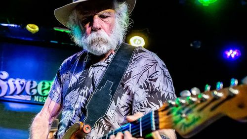 A fost ”cel mai mare, chiar dacă cel mai excentric, chitarist ritmic al rockului” / Bob Weir, cofondatorul trupei rock Grateful Dead, a murit la vârsta de 78 de ani