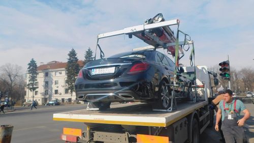 16 angajați de la serviciul de blocat roți din Ploiești, suspectați că primeau bani de la șoferii care parcau neregulamentar/  Polițiștii au efectuat percheziții și audieri