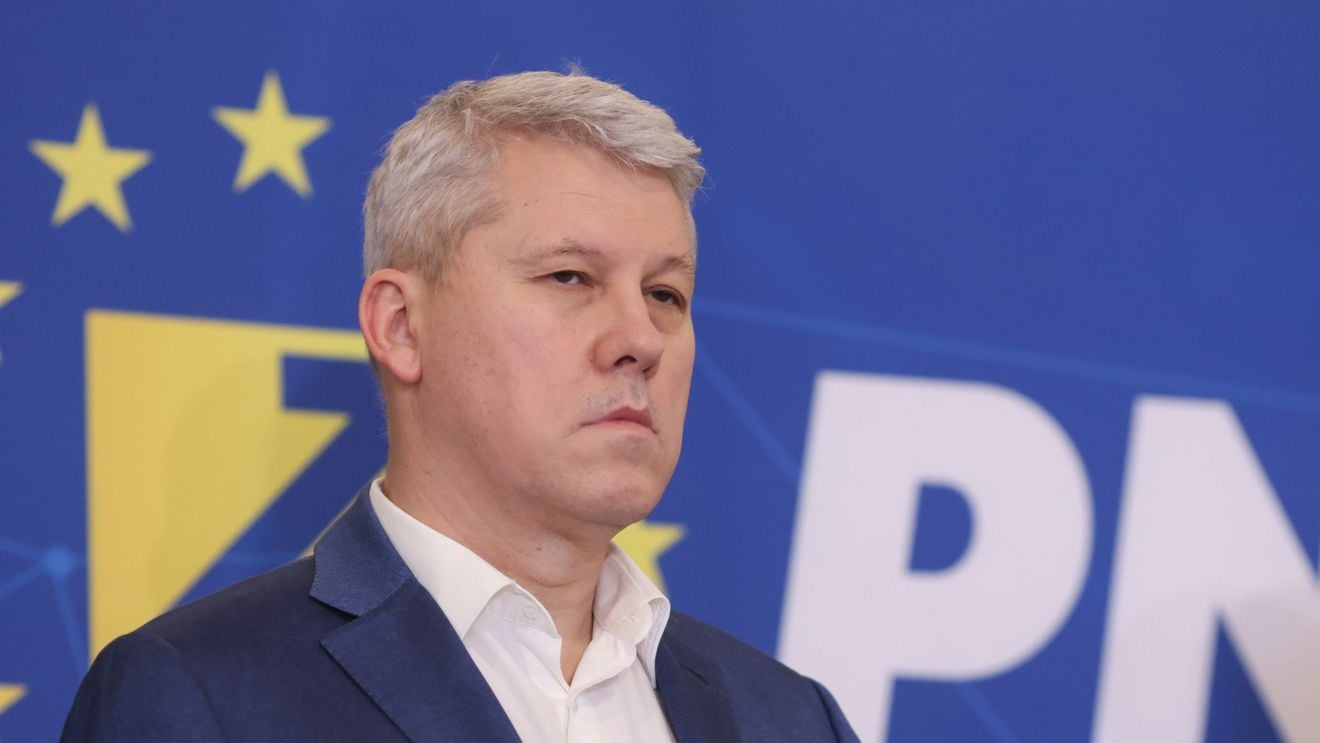 Cătălin Predoiu: Am auzit că sunt perceput ca greu abordabil / E adevărat că câteodată nu mă ajută nici faţa, zâmbesc foarte puţin / Cei care aţi trecut de această aparenţă ştiţi cum lupt: cu sabia în mână şi cu ochii în ochii adversarului