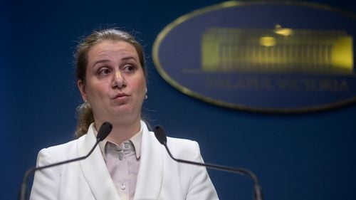 Ministerul Educației publică în Monitorul Oficial peste 2.160 de nume de copii din familii sărace, fără nicio protecție a identității acestora / Lista cuprinde beneficiarii ajutorului de 200 de euro ca să-și cumpere calculatoare