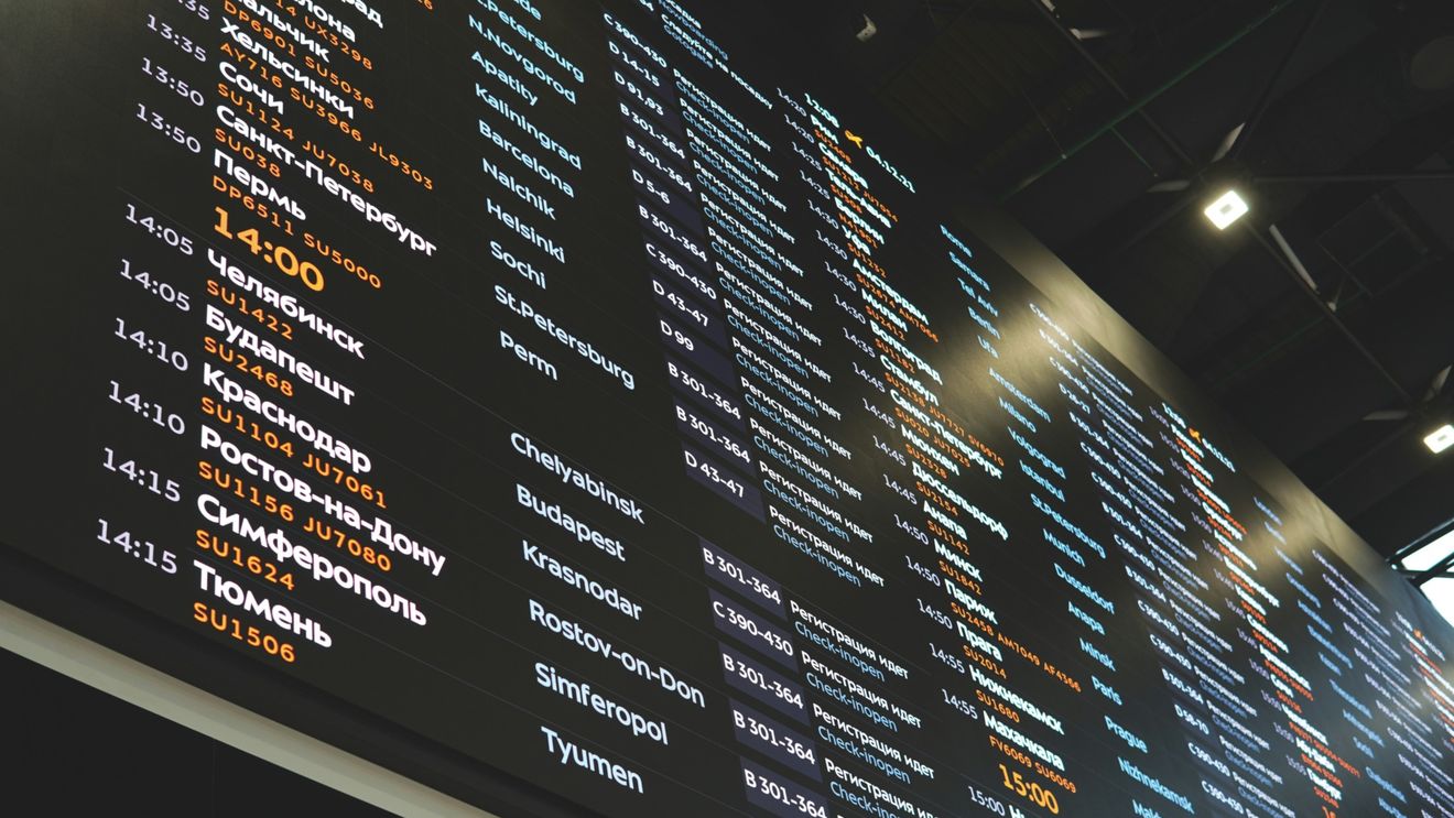 Două avioane s-au ciocnit pe pista unui aeroport new-yorkez, pe fondul lipsei controlorilor de trafic aerian