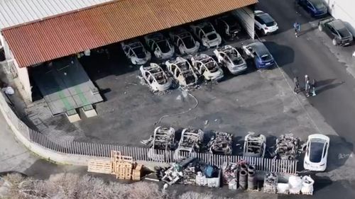 Musk spune că „terorismul” se află în spatele incendiului de la reprezentanța Tesla din Roma în care au ars 17 mașini