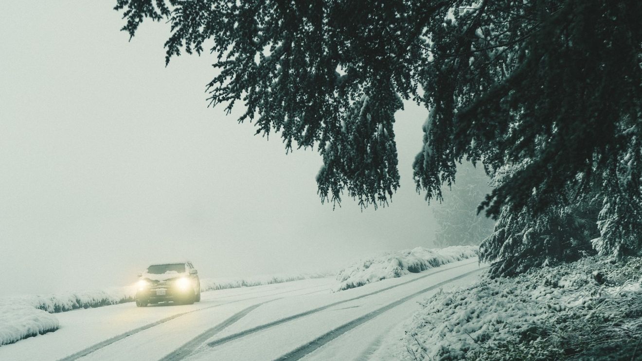 METEO Vremea se răcește semnificativ / Cod galben de ninsori în cinci județe