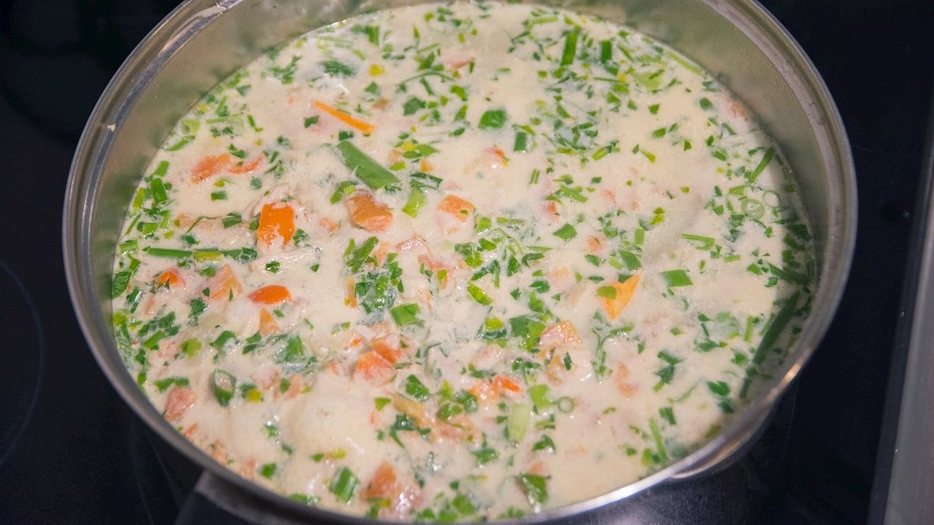 Mâncărurile românești din topurile TasteAtlas: Salata de vinete, urda, ciorba rădăuțeană, bulzul și mujdeiul / Salata de castraveți și papricașul de pește sunt considerate cele mai proaste mâncăruri românești