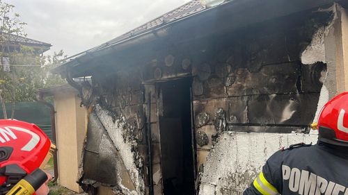 FOTO Incendiu la anexa unui cămin de bătrâni din Ilfov: O persoană a fost găsită carbonizată / 34 de persoane au fost evacuate