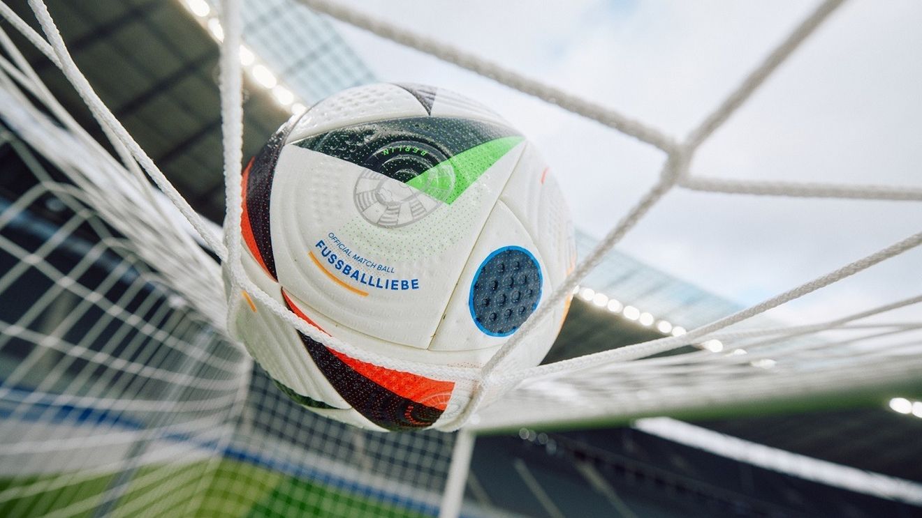 UEFA şi Adidas au prezentat FUSSBALLLIEBE, mingea oficială a EURO 2024