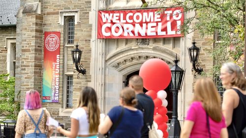 Student de la Universitatea Cornell din SUA, reţinut pentru ameninţări la adresa colegilor evrei/ Ar fi ameninţat că va aduce o armă în campus, va viola femei evreice şi "va decapita orice copil evreu"
