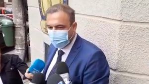 OFICIAL Șefii Jandarmeriei puși sub învinuire de către Direcția Națională Anticorupție pentru uzurparea funcției. Bogdan Enescu, Ionuț Sindile și Constantin Florea sunt acuzați că au încasat ore suplimentare de aproape 80 de mii de lei