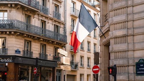 Guvernul francez dizolvă o şcoală de imami, Institutul European de Ştiinţe Umane, pe care o suspectează de promovarea unui „islam radical” şi de legitimarea „jihadului armat”