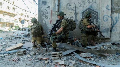 Patru militari israelieni morţi şi doi răniţi grav în explozia unui dispozitiv exploziv, în apropierea unei şcoli, în oraşul Gaza, anunţă armata israeliană