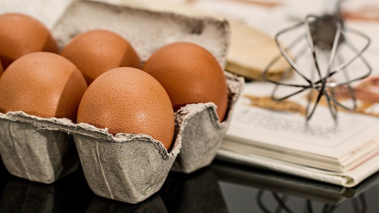 Creşterea preţului ouălor forţează industria alimentară din Franţa să schimbe reţetele