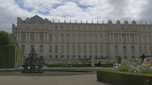 Un incendiu izbucnit la Palatul Versailles fiind necesară evacuarea vizitatorilor / Flăcările au fost stinse