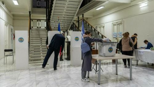 Discurs-manifest după referendumul trecut la limită în R. Moldova: „Dați foc pașapoartelor românești și cărați-vă în Rusia”