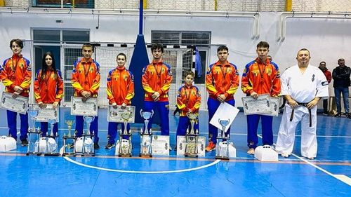 REPORTAJ Senseiul din Tulcea care antrenează peste 200 de tineri karatiști: ”În lipsa susținerii autorităților, trebuie să fii mamă, tată, prieten, psiholog, șofer, doctor, nutriționist, preparator fizic, maseur”