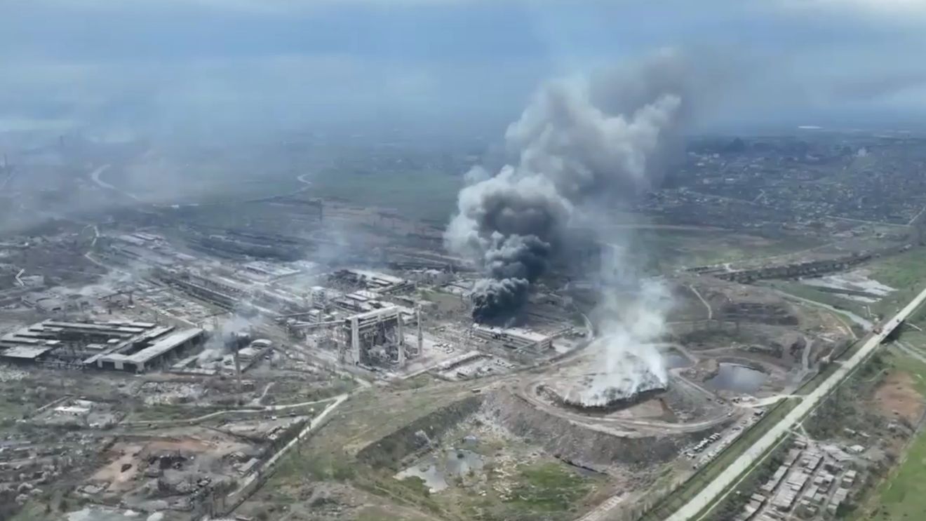 Bombardamentele rusești asupra uzinei Azovstal nu se opresc, afirmă un oficial din Mariupol