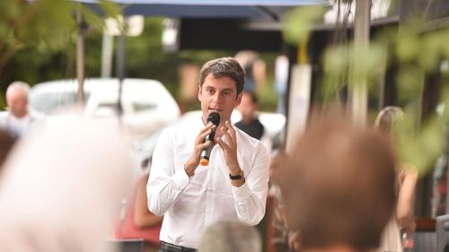 Cine e noul ministru al Educației din Franța: Purtător de cuvânt și fost ministru delegat al Banilor publici, are de combătut un puternic fenomen de bullying din școli/ Prioritățile mandatului