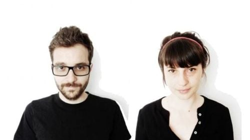 Doi arhitecți din Cluj au conceput o vizieră ușor de fabricat și au oferit modelul la liber. De la o imprimantă 3D, la aproape 1.000 de bucăți pe zi donate spitalelor